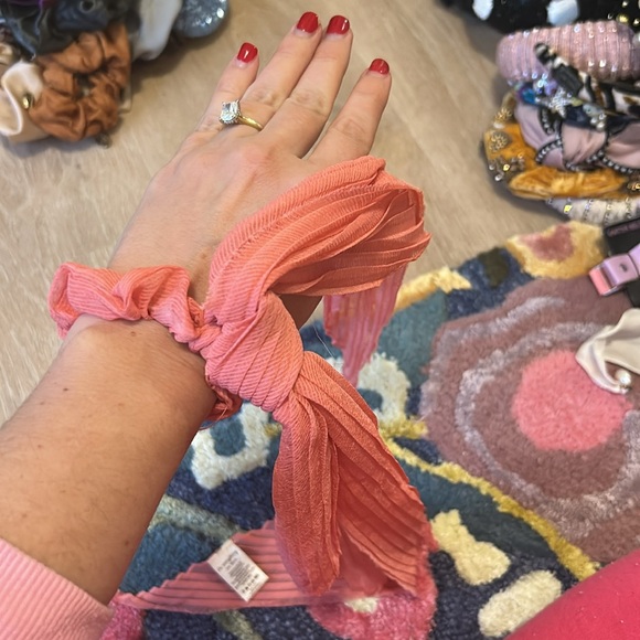 Free People pink scrunchie - Picture 2 of 2